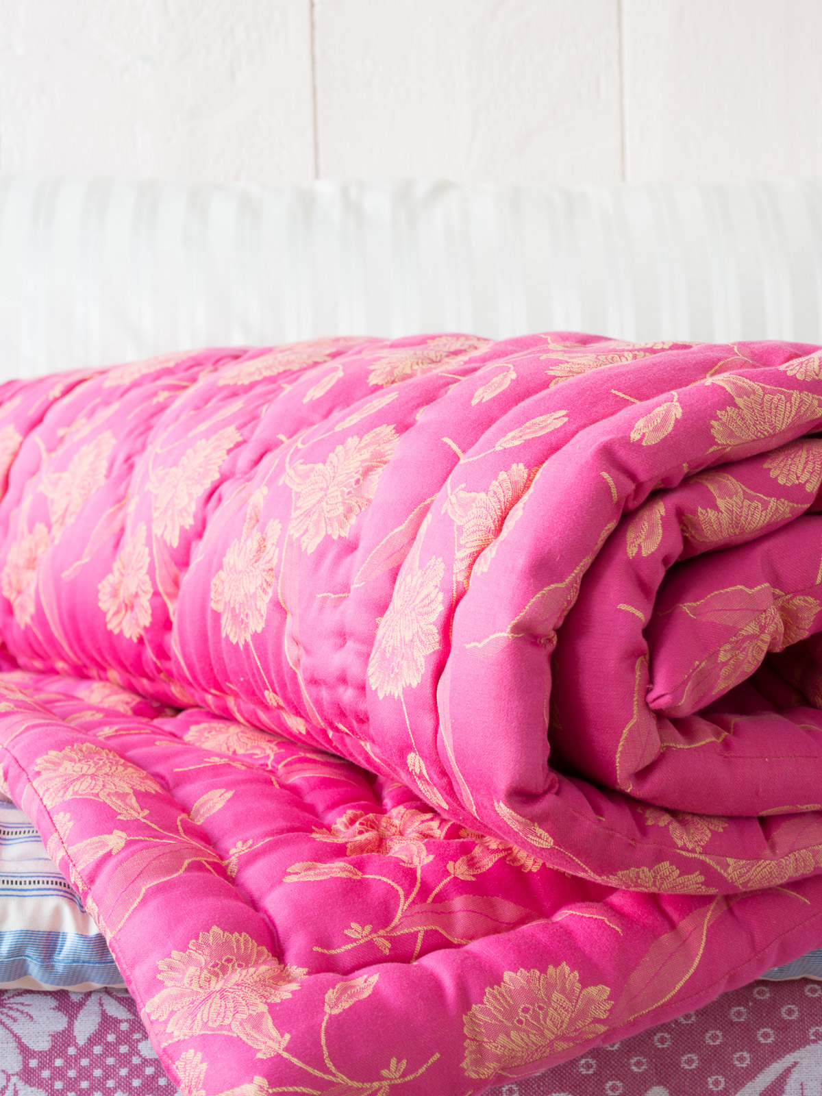 quilted mattress dark pink with yellow 180x50 cm